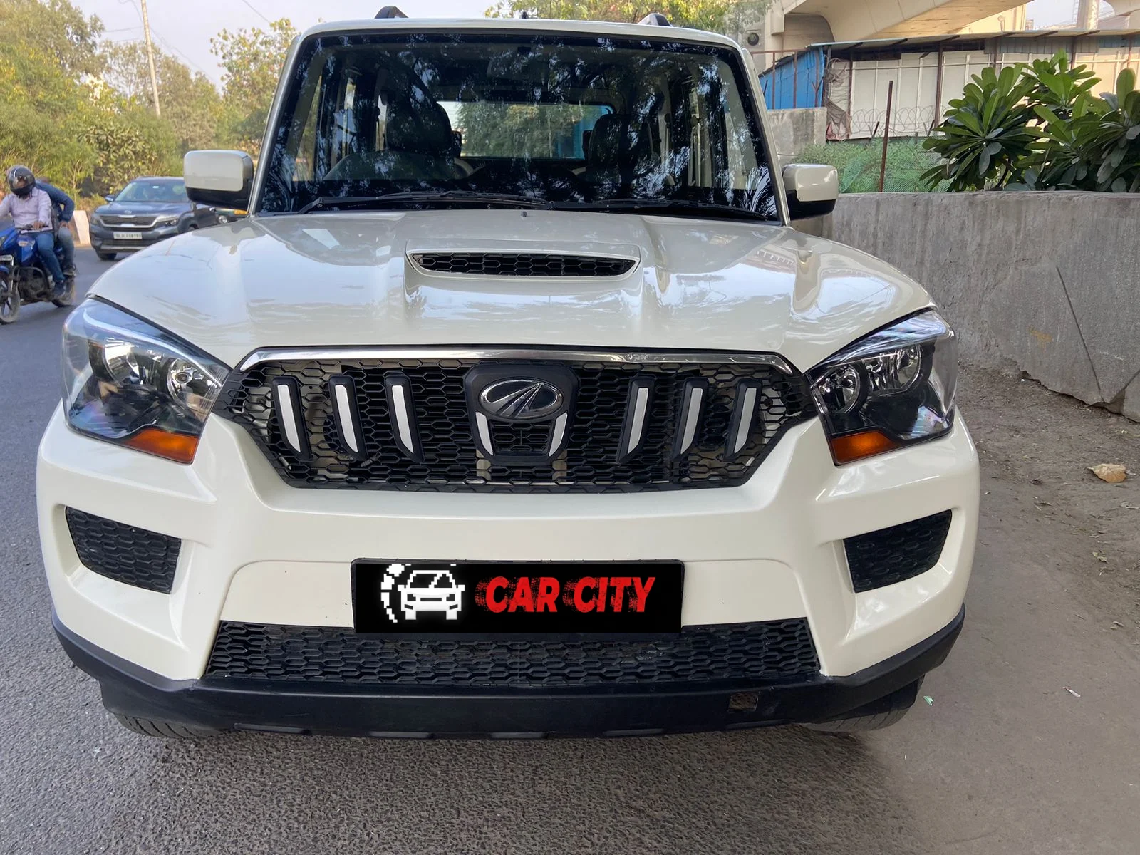 Mahindra Scorpio S 6