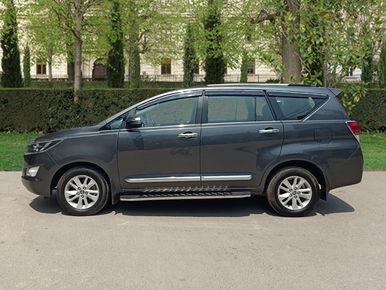 Toyota Innova Crysta Gx thumbnail 6