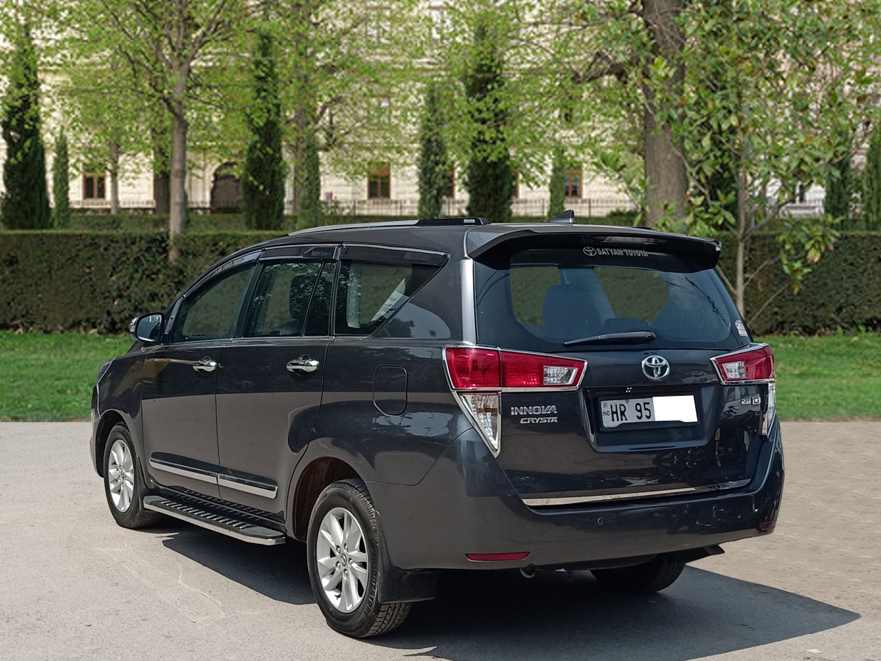 Toyota Innova Crysta Gx thumbnail 10