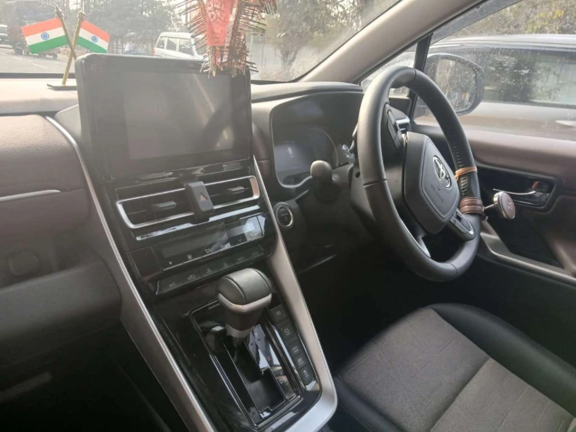 Toyota Innova Hycross VX Hybrid thumbnail 6